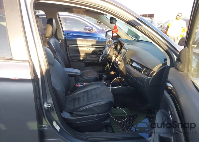 JA4AD3A37LZ005130: 43323120