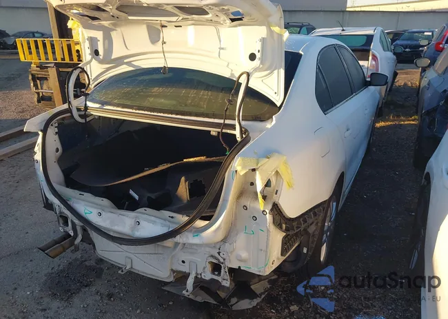 3VW2B7AJ3JM233644: 43323313