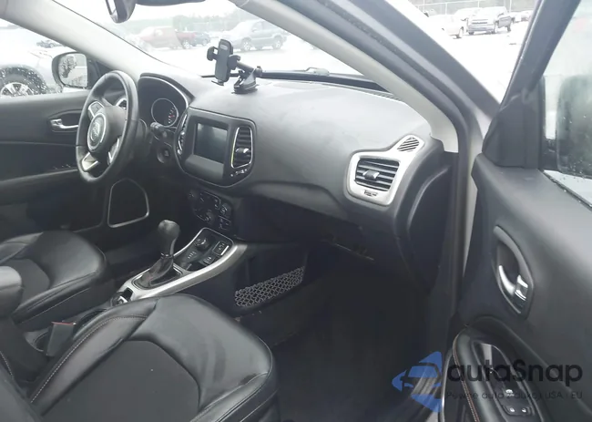 3C4NJDBB1JT331764: 43322469