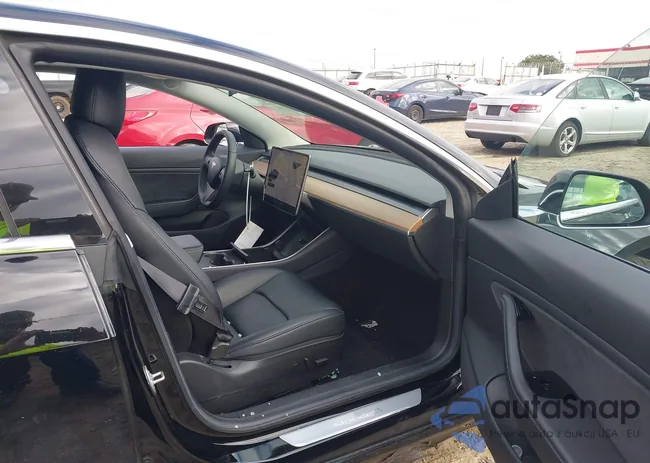 5YJ3E1EB7KF385298: 43322719