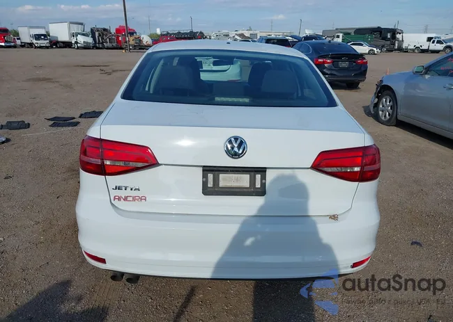 3VW2K7AJ8FM310399: 43323737