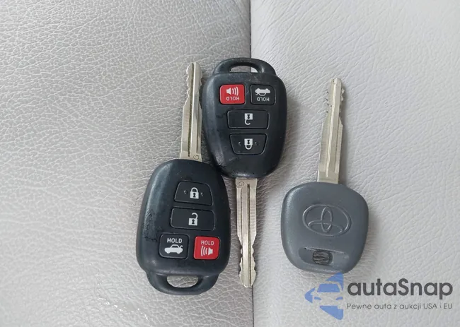 4T4BF1FK4CR230810: 43323944