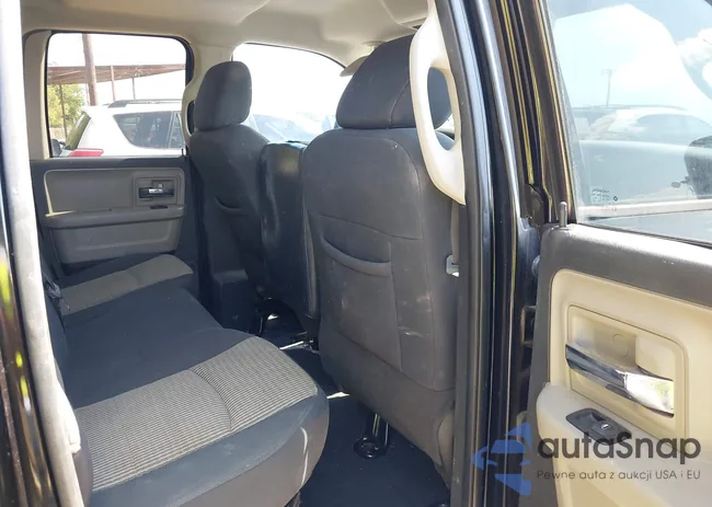 1D3HV18T89S812745: 43324030