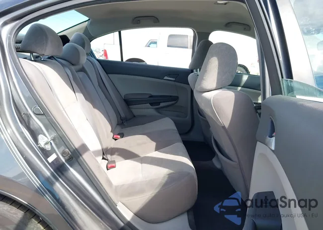 1HGCP2F40AA052935: 43324117