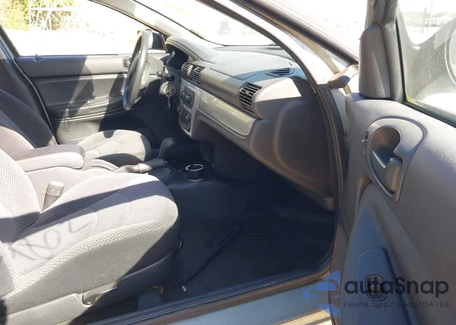 1C3EL56R26N180713: 43324802