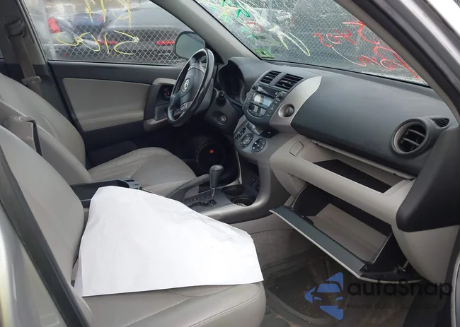 JTMBD31V585169681: 43324478