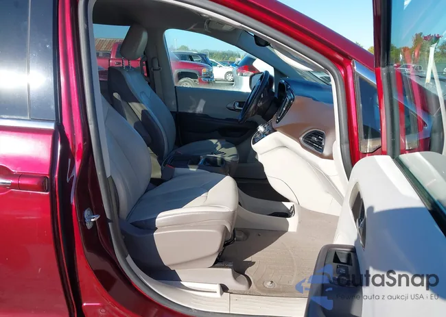 2C4RC1BG6HR613742: 43325858