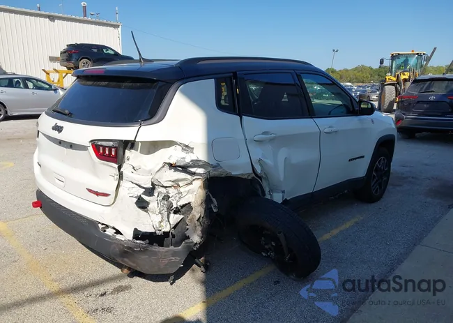 3C4NJDDB6KT721290: 43325715