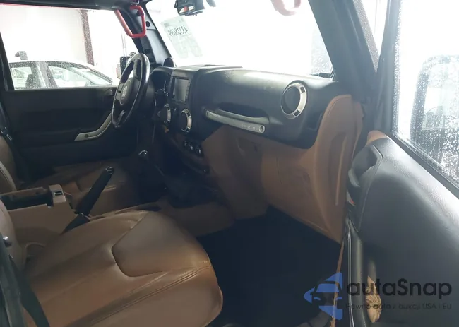 1C4HJWFG8DL593392: 43328699