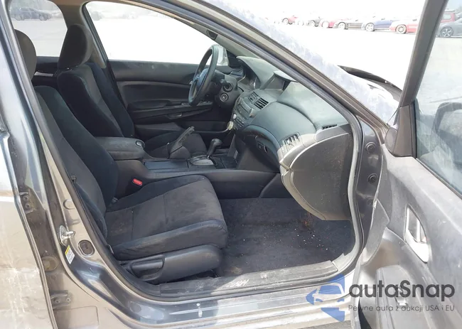 1HGCP2F46AA106870: 43329052