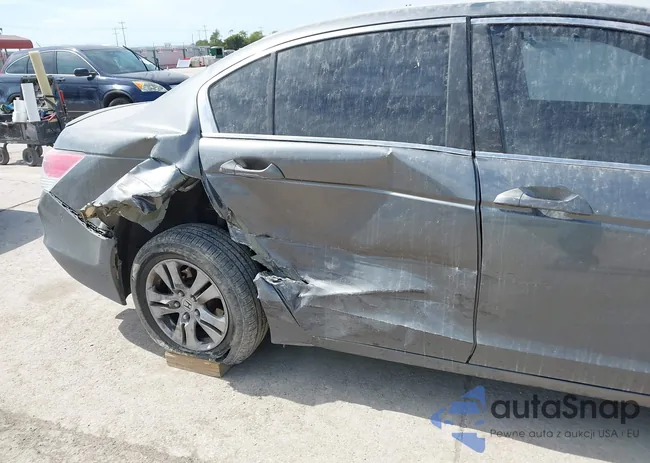 1HGCP2F46AA106870: 43329052