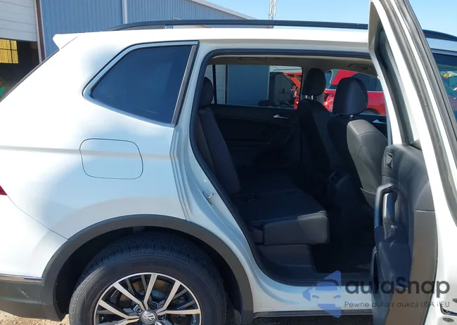 3VV3B7AX8LM041426: 43329061