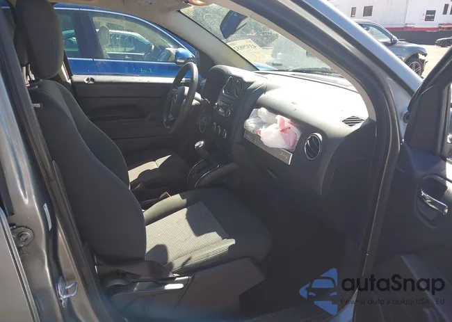 1C4NJDBB1ED607601: 43329852