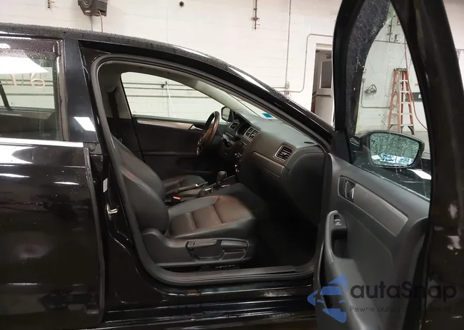 3VWD17AJ1FM319831: 43329916