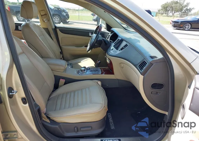 KMHGC4DF7CU205349: 43332877