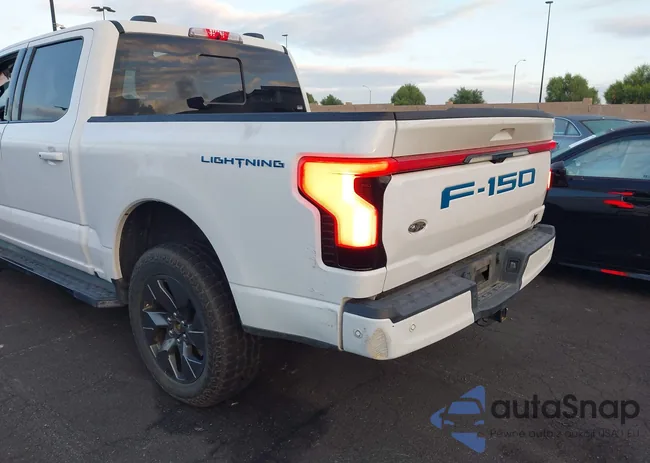 1FT6W1EV7NWG05527: 43332307