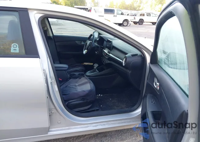 3KPF24AD2ME352667: 43338835