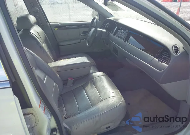 1LNHM82W4YY842937: 43338941