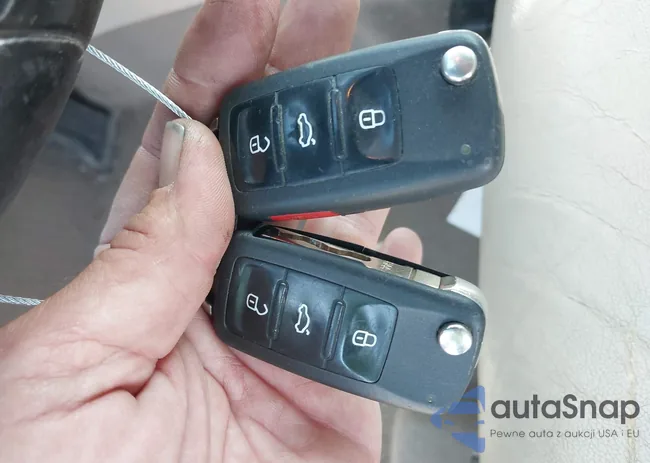 WVWFW7AH5CV010228: 43338480