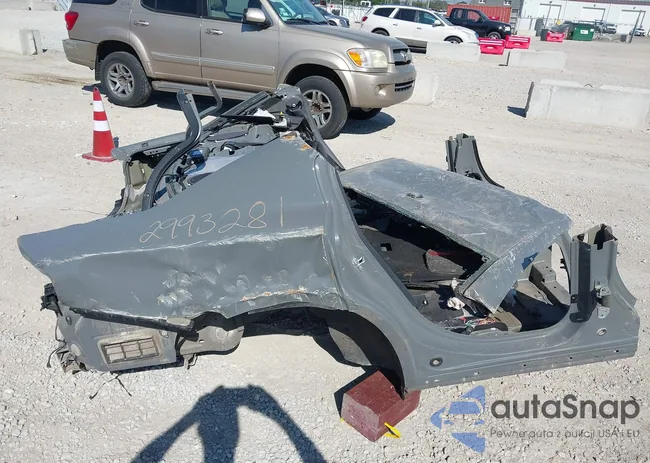 2C3CDXBG8KH657877: 43339304