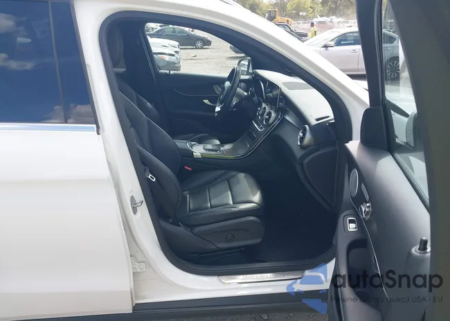 W1N0G8EB1LF806945: 43340848