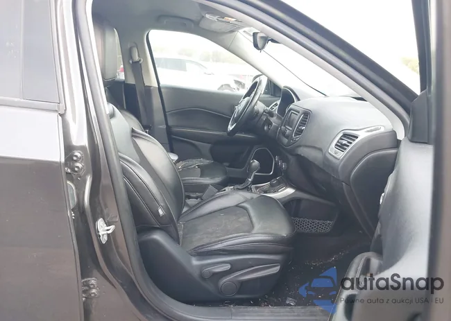 3C4NJDBB9JT401981: 43344262