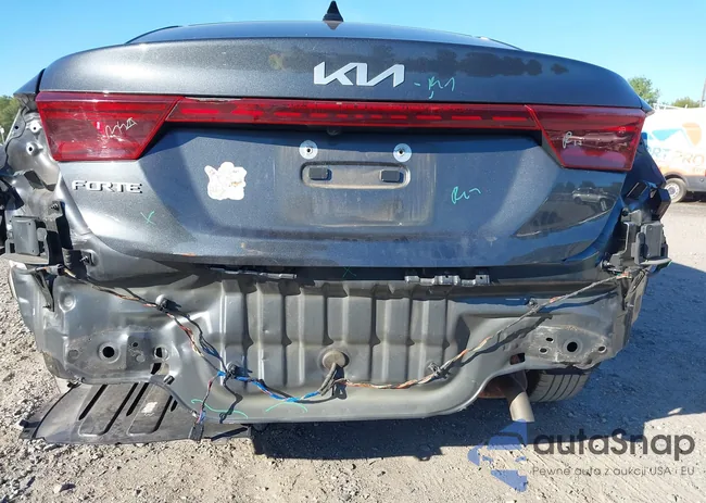 3KPF24AD0PE515885: 43347591