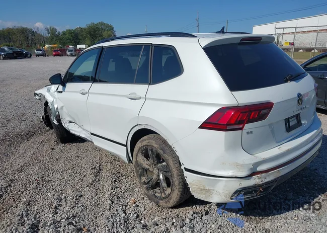 3VV8B7AX3RM152531: 43349821