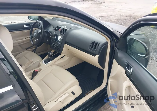 3VWRZ7AJ3AM037584: 43349825