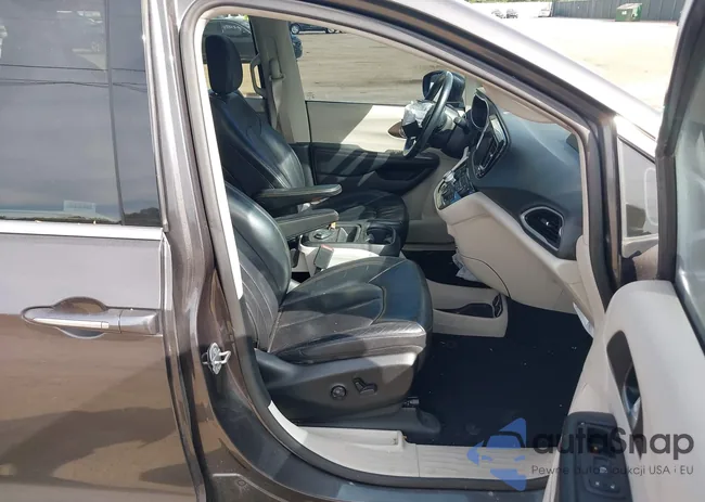 2C4RC1BG9JR233607: 43351956