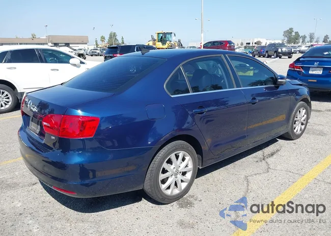 3VWD17AJ8EM385789: 43352825