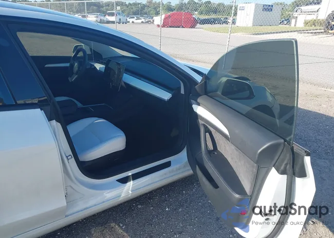 5YJ3E1EA3NF329452: 43355641