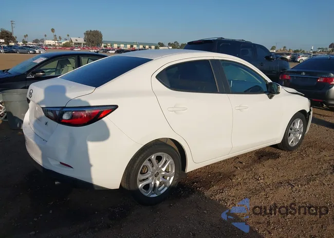 3MYDLBZV7GY127767: 43357664