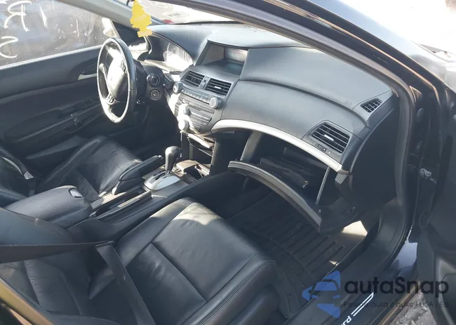 1HGCP2F6XCA008915: 43358800