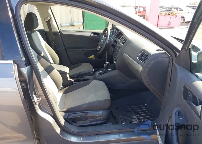 3VW2B7AJ4HM270129: 43359002