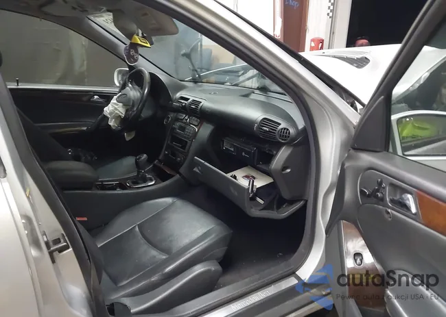 WDBRF64J51F049977: 43359424