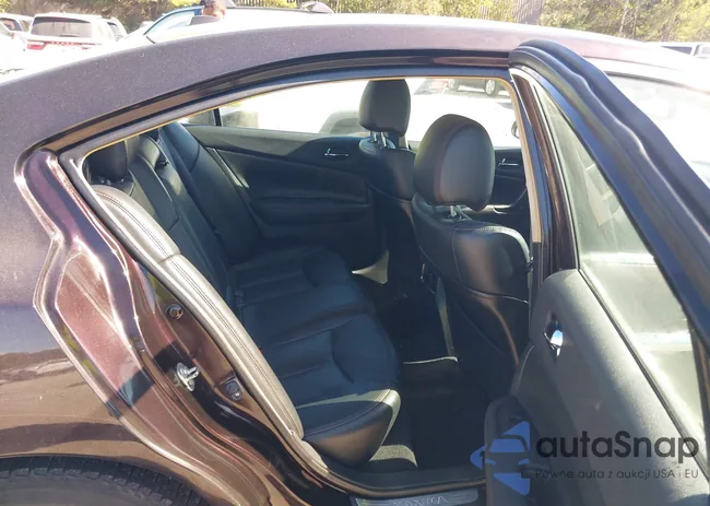 1N4AA5AP3BC831753: 43360404