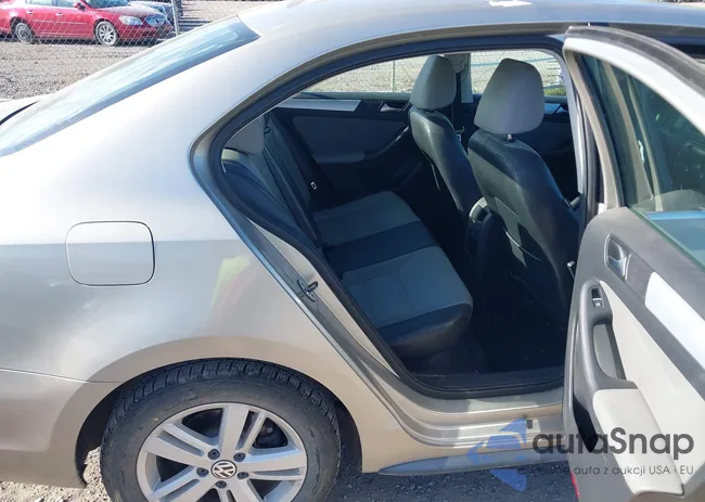 3VW637AJ2DM226008: 43362232