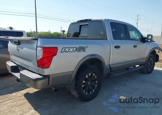 1N6AA1E51JN551695: 43365881