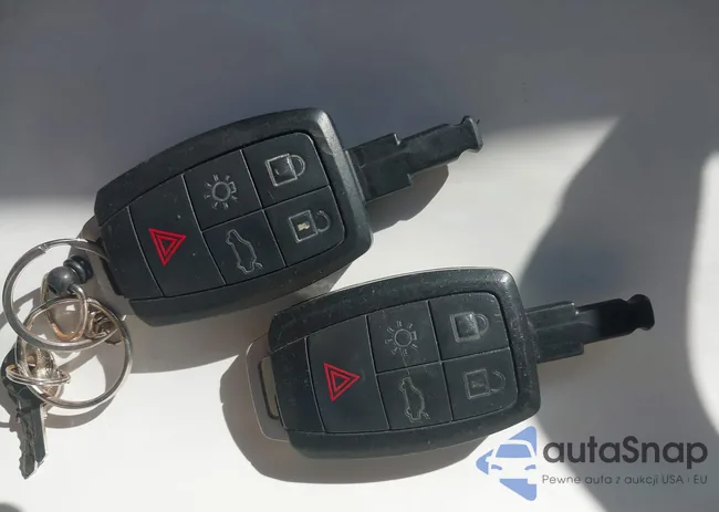 YV1MC67228J052913: 43365460