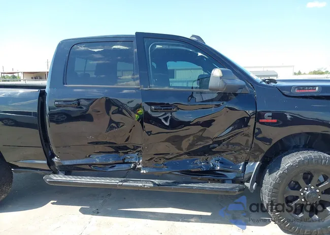 3C6UR5DL6NG319129: 43366743