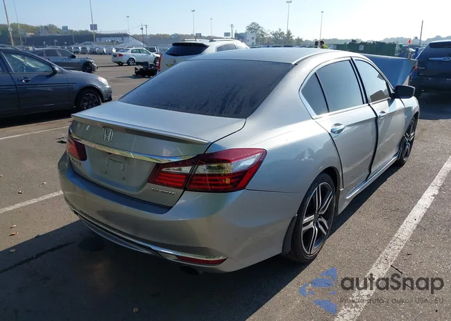 1HGCR2F5XHA195260: 43367215