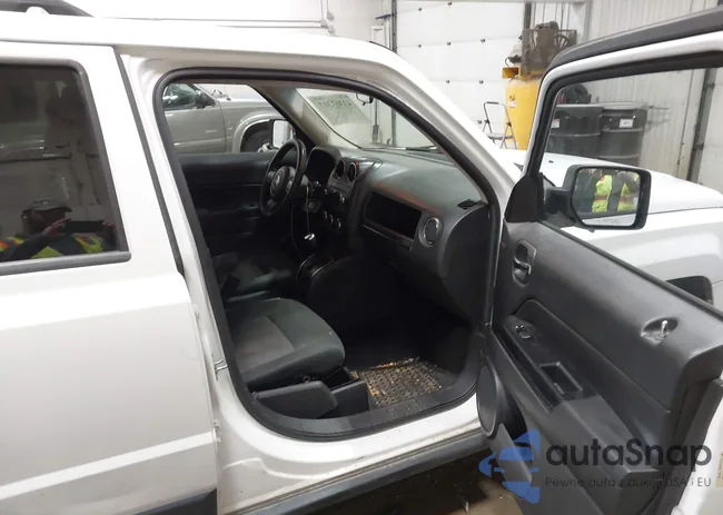 1C4NJRBB6CD610925: 43367307