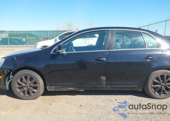 3VWRZ7AJ8AM026175: 43368667