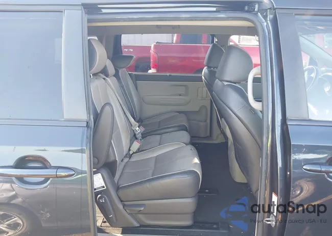 KNDMB5C1XH6242672: 43371108