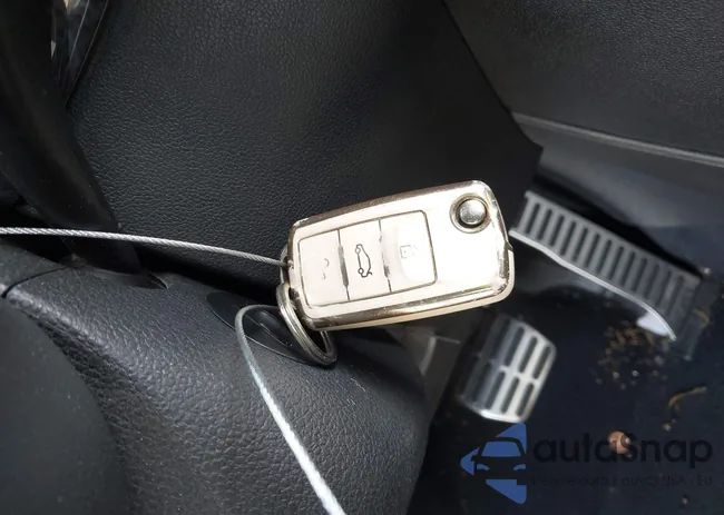 3VW7S7AT6DM818925: 43371280