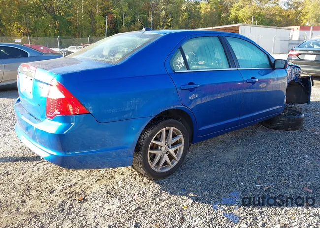 3FAHP0JA0BR289945: 43371404