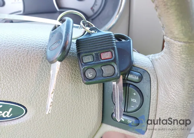 1FMEU64E08UB14910: 43372685