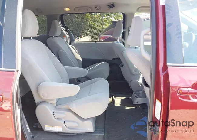 5TDJZ3DC9JS202902: 43373131