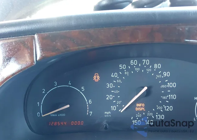 YS3DD75B3W7003945: 43373218